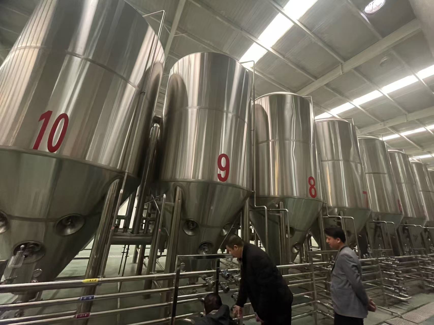 遵义精酿啤酒设备厂—平面布置、设备设计、制造、调试、培训等一条龙服务